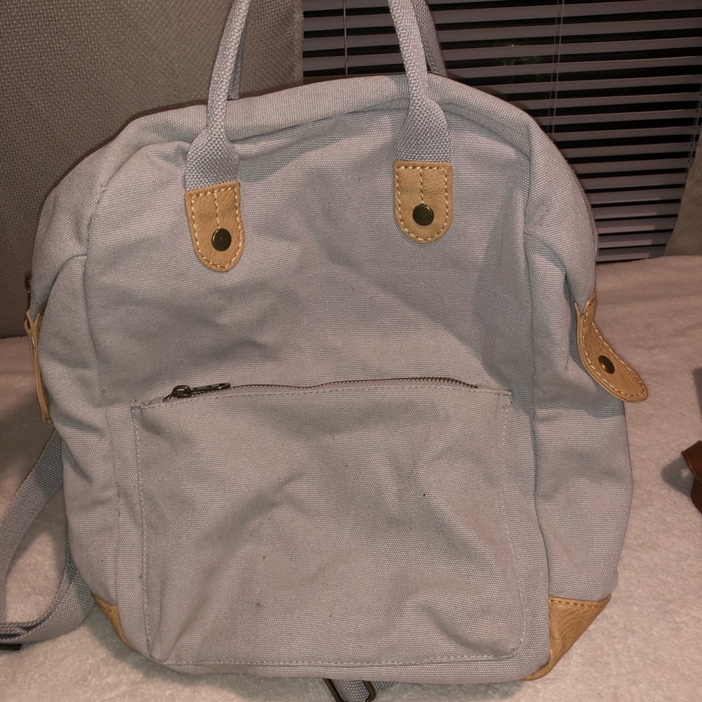 Square backpack - Picture 2 of 3